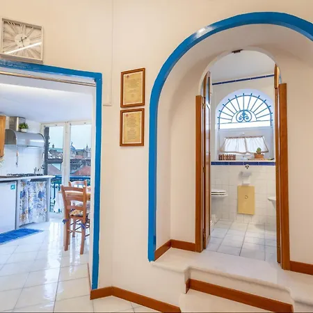 Uanema House نابولي